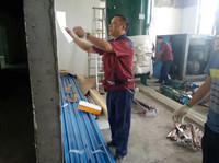 南充某紡織廠安裝我公司提供75KW螺桿空壓機(jī)2臺及壓縮空氣管道安裝現(xiàn)場 